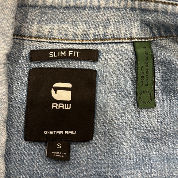 Mens distressed jean material shirt - Picture 3 of 4